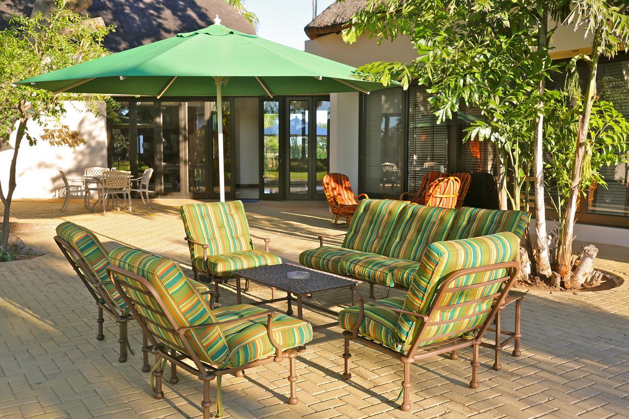 La Rochelle Lodge Okaukuejo Exteriör bild