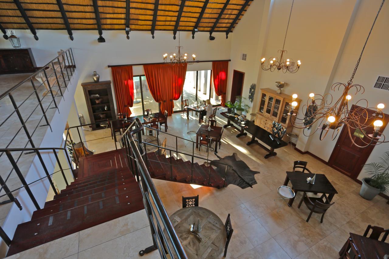La Rochelle Lodge Okaukuejo Exteriör bild