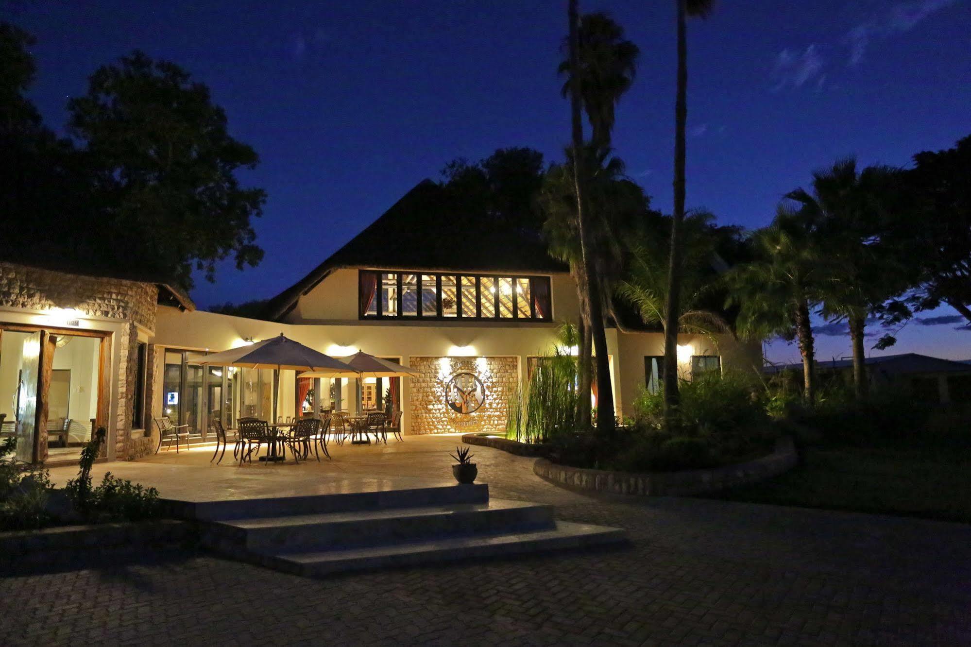 La Rochelle Lodge Okaukuejo Exteriör bild